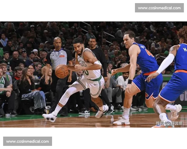 热火对决尼克斯东部强强碰撞引爆季后赛悬念全场焦点之战谁主沉浮